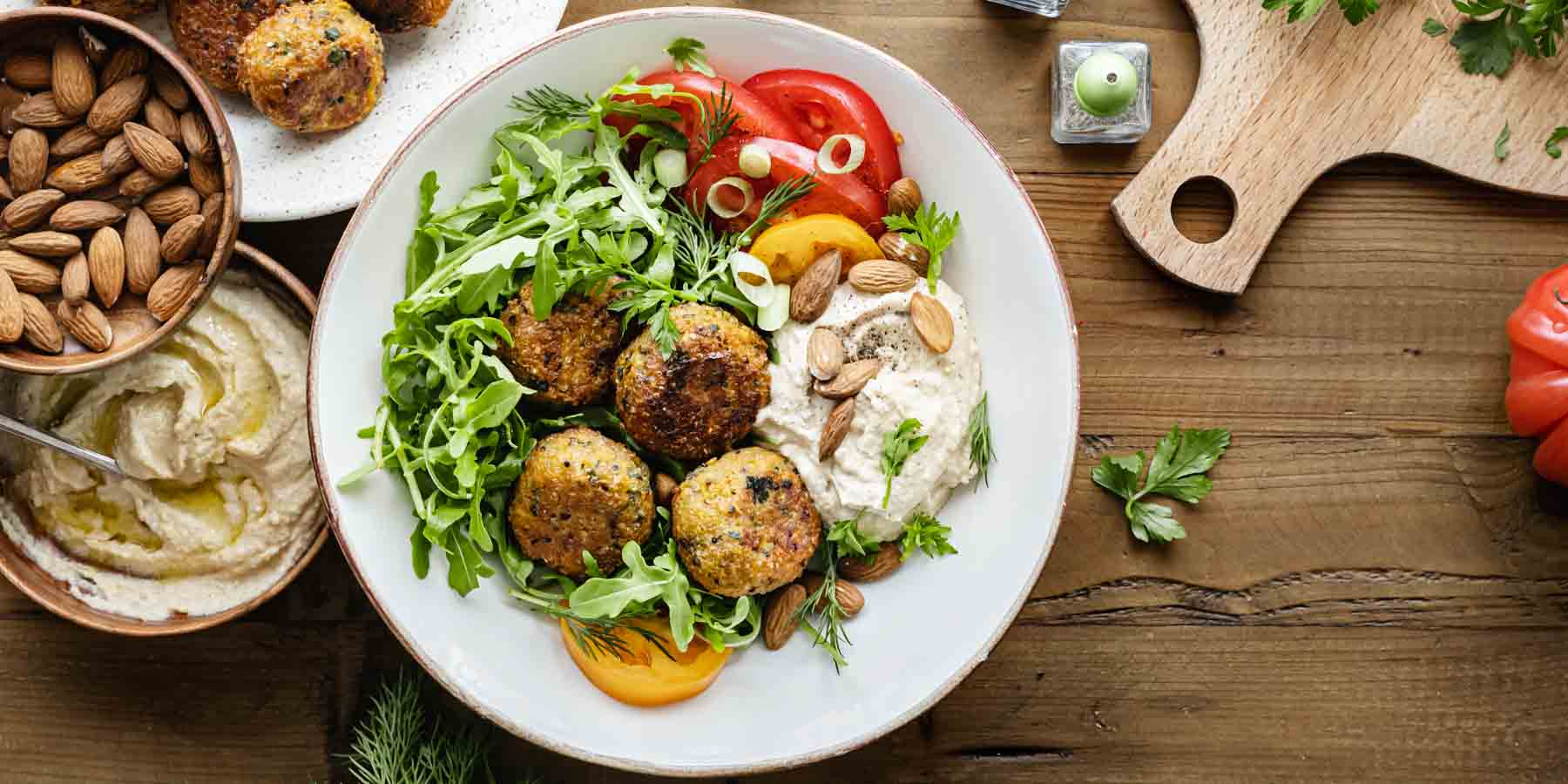 falafel i hummus - źródła białka w diecie wegańskiej